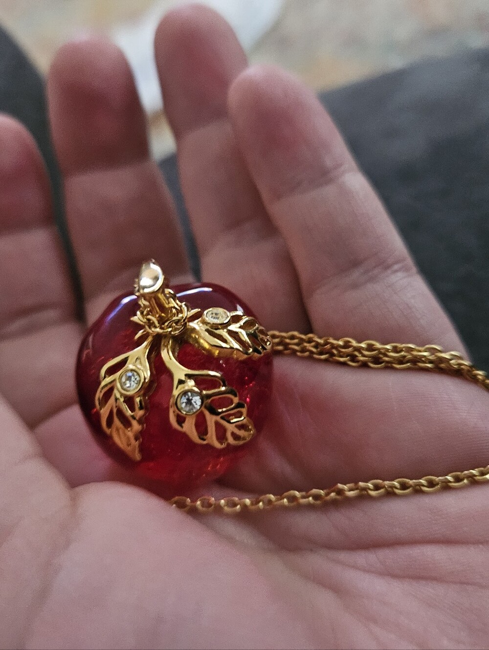 Vintage 1995 Avon Elegant Apple Pendant Necklace Red Lucite Gold Tone Box Signed - Picture 2 of 9